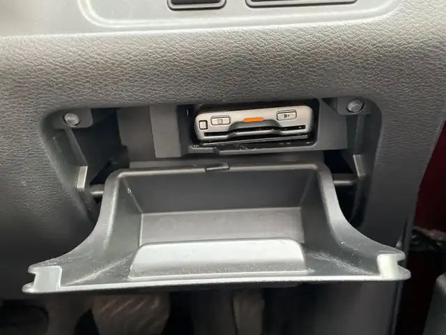 日産 セレナ ハイウェイスター Vセレクション 神奈川県 2018(平30)年 4.4万km マルーンレッド ワンオーナー/プッシュスタート/スペアキー1本/ビルトインETC/自動駐車システム/全方位カメラ/録画機能付きデジタルインナーミラー/クルーズコントロール/プリクラッシュ/車線逸脱防止装置/本革ステアリング/オートライト/LEDライト/フォグランプ/両側パワースライドドア/ハンズフリースライドドア/アイドリングストップ/横滑り防止装置
