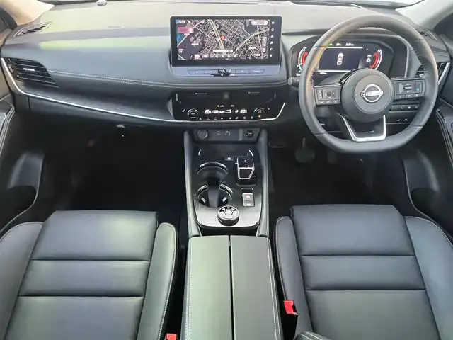 日産 エクストレイル G e－4ORCE 福岡県 2025(令7)年 0.1万km ブリリアントホワイトパール ワンオーナー/4WD/プロパイロット/プロパイロットパーキング/純正12.3インチナビ/　(AM/FM/Bluetooth/Andoroid Auto/フルセグTV)/アラウンドビューモニター/バック/フロント/サイドカメラ/運転支援機能/・エマージェンシーブレーキ/・踏み間違い衝突防止/・前方衝突予測/・後側方車両検知/衝突防止支援/・車線逸脱警報/防止支援/・後退時車両検知/・ふらつき警報/・標識検知/・クルーズコントロール/・オートライト/・オートマチックハイビーム/・横滑り防止機能/・クリアランスソナー/・コーナーセンサー/純正19インチアルミホイール/パワーバックドア/インテリジェントルームミラー/黒色レザーシート/純正前方ドライブレコーダー【DJ6】/ビルトインETC2.0/ヘッドアップディスプレイ/ステアリングスイッチ/ステアリングヒーター/シートメモリー(D)/パワーシート(D/N)/シートヒーター(全席)/純正フロアマット＆ラバーマット/ラゲッジカバー/ワイヤレス充電器/USBソケット×2、タイプC×2/アクセサリーソケット/100V電源/ISOFIX/スペアキー×1/保証書、取説、ナビ取説