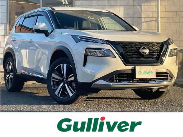 日産 エクストレイル G e－4ORCE 福岡県 2025(令7)年 0.1万km ブリリアントホワイトパール ワンオーナー/4WD/プロパイロット/プロパイロットパーキング/純正12.3インチナビ/　(AM/FM/Bluetooth/Andoroid Auto/フルセグTV)/アラウンドビューモニター/バック/フロント/サイドカメラ/運転支援機能/・エマージェンシーブレーキ/・踏み間違い衝突防止/・前方衝突予測/・後側方車両検知/衝突防止支援/・車線逸脱警報/防止支援/・後退時車両検知/・ふらつき警報/・標識検知/・クルーズコントロール/・オートライト/・オートマチックハイビーム/・横滑り防止機能/・クリアランスソナー/・コーナーセンサー/純正19インチアルミホイール/パワーバックドア/インテリジェントルームミラー/黒色レザーシート/純正前方ドライブレコーダー【DJ6】/ビルトインETC2.0/ヘッドアップディスプレイ/ステアリングスイッチ/ステアリングヒーター/シートメモリー(D)/パワーシート(D/N)/シートヒーター(全席)/純正フロアマット＆ラバーマット/ラゲッジカバー/ワイヤレス充電器/USBソケット×2、タイプC×2/アクセサリーソケット/100V電源/ISOFIX/スペアキー×1/保証書、取説、ナビ取説