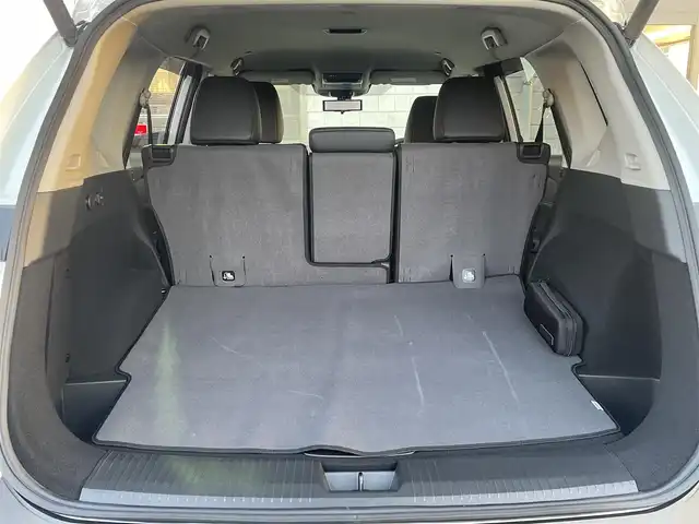 日産 エクストレイル G e－4ORCE 福岡県 2025(令7)年 0.1万km ブリリアントホワイトパール ワンオーナー/4WD/プロパイロット/プロパイロットパーキング/純正12.3インチナビ/　(AM/FM/Bluetooth/Andoroid Auto/フルセグTV)/アラウンドビューモニター/バック/フロント/サイドカメラ/運転支援機能/・エマージェンシーブレーキ/・踏み間違い衝突防止/・前方衝突予測/・後側方車両検知/衝突防止支援/・車線逸脱警報/防止支援/・後退時車両検知/・ふらつき警報/・標識検知/・クルーズコントロール/・オートライト/・オートマチックハイビーム/・横滑り防止機能/・クリアランスソナー/・コーナーセンサー/純正19インチアルミホイール/パワーバックドア/インテリジェントルームミラー/黒色レザーシート/純正前方ドライブレコーダー【DJ6】/ビルトインETC2.0/ヘッドアップディスプレイ/ステアリングスイッチ/ステアリングヒーター/シートメモリー(D)/パワーシート(D/N)/シートヒーター(全席)/純正フロアマット＆ラバーマット/ラゲッジカバー/ワイヤレス充電器/USBソケット×2、タイプC×2/アクセサリーソケット/100V電源/ISOFIX/スペアキー×1/保証書、取説、ナビ取説