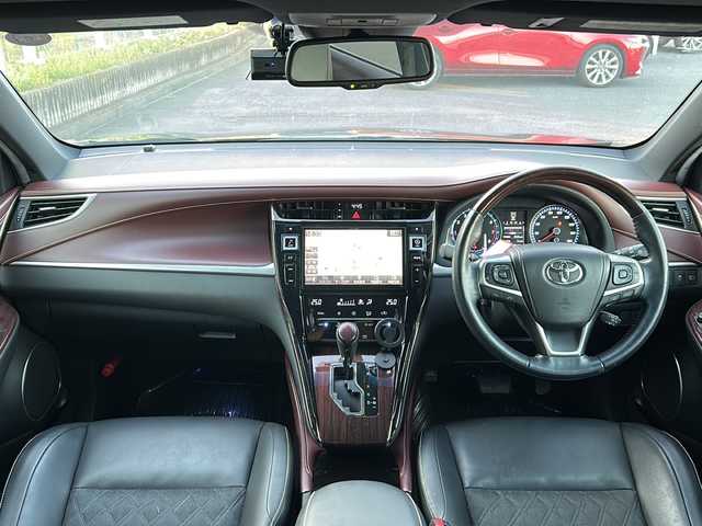 トヨタ ハリアー プレミアム 茨城県 2015(平27)年 5.8万km ブラック サンルーフ/純正9インチ社外ナビ/バックカメラ/ETC/ドライブレコーダー/パワーシート/パワーバックドア/スマートキー/プッシュスタート/衝突被害軽減システム/レーンキープアシスト/レーダークルーズコントロール/盗難防止装置/オートライト/オートマチックハイビーム/ステアリングスイッチ/ナノイーエアコン