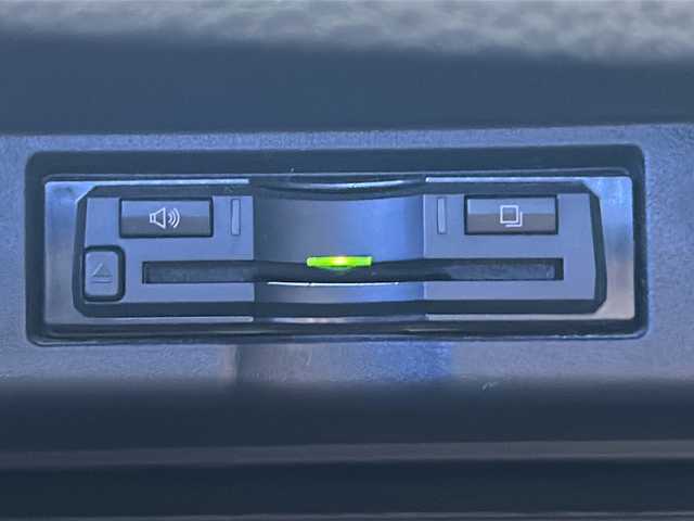 トヨタ ハリアー プレミアム 茨城県 2015(平27)年 5.8万km ブラック サンルーフ/純正9インチ社外ナビ/バックカメラ/ETC/ドライブレコーダー/パワーシート/パワーバックドア/スマートキー/プッシュスタート/衝突被害軽減システム/レーンキープアシスト/レーダークルーズコントロール/盗難防止装置/オートライト/オートマチックハイビーム/ステアリングスイッチ/ナノイーエアコン