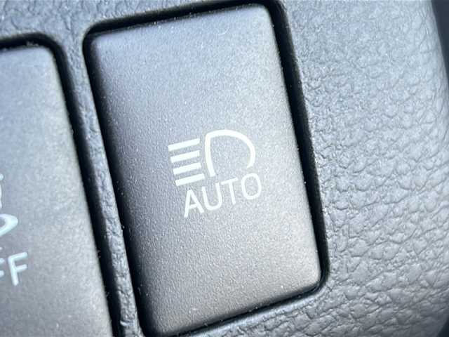 トヨタ ハリアー プレミアム 茨城県 2015(平27)年 5.8万km ブラック サンルーフ/純正9インチ社外ナビ/バックカメラ/ETC/ドライブレコーダー/パワーシート/パワーバックドア/スマートキー/プッシュスタート/衝突被害軽減システム/レーンキープアシスト/レーダークルーズコントロール/盗難防止装置/オートライト/オートマチックハイビーム/ステアリングスイッチ/ナノイーエアコン