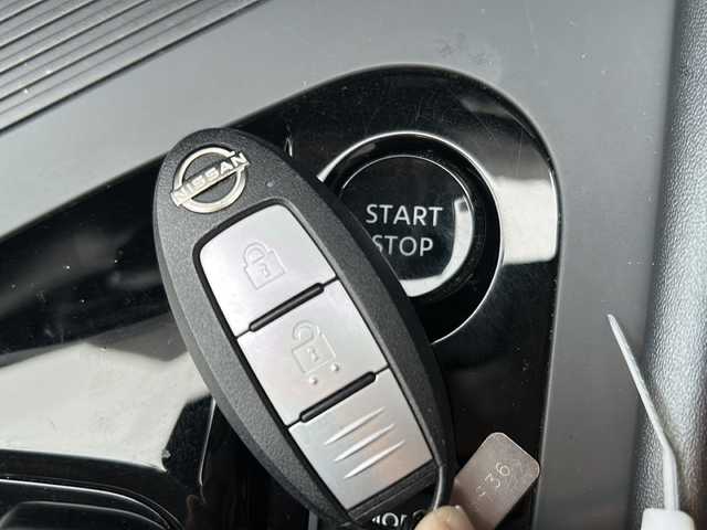 日産 ノート X FOUR 福島県 2022(令4)年 1.7万km ピュアホワイトパール 4WD セーフティシールド　電子Ｐ　オートホールド　前席シートヒーター　ハンドルヒーター　ＬＥＤヘッドライト　フォグライト　オートライト　オートハイビーム　ステリモ　Ｄ－ＭＯＤＥ　ＵＳＢ充電　スペアキー　取説