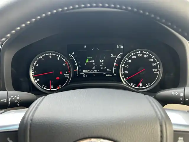 トヨタ ランドクルーザー ZX 栃木県 2024(令6)年 0.4万km プレシャスホワイトパール リヤシートエンターテインメントシステム/JBLプレミアムサウンドシステム/クールボックス/ルーフレール/Toyota Safety Sense/・プリクラッシュセーフティ（歩行者［昼夜］・自転車運転者［昼］検知機能付衝突回避支援タイプ/ミリ波レーダー＋単眼カメラ方式）/・レーントレーシングアシスト［LTA］/・レーンディパーチャーアラート［LDA］/・ドライバー異常時対応システム/・レーダークルーズコントロール(全車速追従機能付)/・アダプティブハイビームアシスト［AHS］/・ロードサインアシスト［RSA］/・発進遅れ告知機能［TMN］/ブラインドスポットモニター［BSM］＋安心降車アシスト［SEA］＋後方車両接近告知＋周辺車両接近時サポート（通報提案機能）＋後方車両への接近警報＋セカンダリーコリジョンブレーキ（停車中後突対応）/パーキングサポートブレーキ（前後方静止物・後方接近車両・後方歩行者）/パノラミックビューモニター/マルチテレインモニター/カラーヘッドアップディスプレイ/12.3インチHDディスプレイオーディオ（コネクティッドナビ対応）Plus/・TV（フルセグ）/・AppleCarPlay/AndroidAuto/・Bluetooth