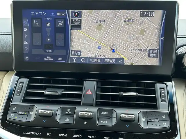 トヨタ ランドクルーザー ZX 栃木県 2024(令6)年 0.4万km プレシャスホワイトパール リヤシートエンターテインメントシステム/JBLプレミアムサウンドシステム/クールボックス/ルーフレール/Toyota Safety Sense/・プリクラッシュセーフティ（歩行者［昼夜］・自転車運転者［昼］検知機能付衝突回避支援タイプ/ミリ波レーダー＋単眼カメラ方式）/・レーントレーシングアシスト［LTA］/・レーンディパーチャーアラート［LDA］/・ドライバー異常時対応システム/・レーダークルーズコントロール(全車速追従機能付)/・アダプティブハイビームアシスト［AHS］/・ロードサインアシスト［RSA］/・発進遅れ告知機能［TMN］/ブラインドスポットモニター［BSM］＋安心降車アシスト［SEA］＋後方車両接近告知＋周辺車両接近時サポート（通報提案機能）＋後方車両への接近警報＋セカンダリーコリジョンブレーキ（停車中後突対応）/パーキングサポートブレーキ（前後方静止物・後方接近車両・後方歩行者）/パノラミックビューモニター/マルチテレインモニター/カラーヘッドアップディスプレイ/12.3インチHDディスプレイオーディオ（コネクティッドナビ対応）Plus/・TV（フルセグ）/・AppleCarPlay/AndroidAuto/・Bluetooth