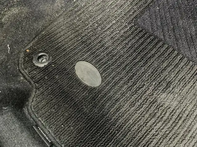 トヨタ ハリアー エレガンス 福井県 2014(平26)年 12.6万km ホワイトパールクリスタルシャイン トヨタ純正９インチナビ　型式：ＮＳＺＴ－Ｙ６２Ｇ/（ＦＭ／ＡＭ／ＢＴ／ＣＤ／ＤＶＤ）/バックカメラ/スペアキー１本　/社外ＥＴＣ　/純正フロアマット　/合皮シート　/電動シート /純正17インチアルミホイール