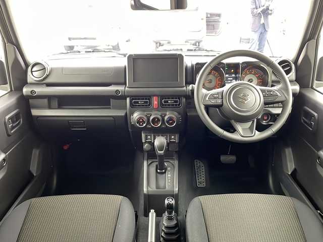 スズキ ジムニー XC 兵庫県 2025(令7)年 0.1千km ジャングルグリーン ・登録済未使用車/・デュアルセンサーブレーキサポート/・誤発進抑制機能/・車線逸脱警報機能/・ふらつき警報機能/・ハイビームアシスト/・先行車発進お知らせ機能/・標識認識機能/・エマージェンシーストップシグナル/・ヒルホールドコントロール/・ヒルディセントコントロール/・ＬＥＤヘッドランプ/・ヘッドランプウォッシャー/・オートライトシステム/・フロントマルチリフレクターハロゲンフォグランプ/・ヒーテッドドアミラー/・クルーズコントロール/・純正16インチアルミホイール/・前席シートヒーター/・プッシュスタート/・スマートキー