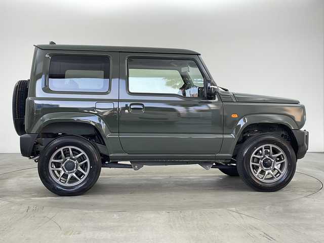 スズキ ジムニー XC 兵庫県 2025(令7)年 0.1千km ジャングルグリーン ・登録済未使用車/・デュアルセンサーブレーキサポート/・誤発進抑制機能/・車線逸脱警報機能/・ふらつき警報機能/・ハイビームアシスト/・先行車発進お知らせ機能/・標識認識機能/・エマージェンシーストップシグナル/・ヒルホールドコントロール/・ヒルディセントコントロール/・ＬＥＤヘッドランプ/・ヘッドランプウォッシャー/・オートライトシステム/・フロントマルチリフレクターハロゲンフォグランプ/・ヒーテッドドアミラー/・クルーズコントロール/・純正16インチアルミホイール/・前席シートヒーター/・プッシュスタート/・スマートキー