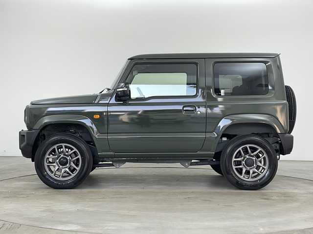 スズキ ジムニー XC 兵庫県 2025(令7)年 0.1千km ジャングルグリーン ・登録済未使用車/・デュアルセンサーブレーキサポート/・誤発進抑制機能/・車線逸脱警報機能/・ふらつき警報機能/・ハイビームアシスト/・先行車発進お知らせ機能/・標識認識機能/・エマージェンシーストップシグナル/・ヒルホールドコントロール/・ヒルディセントコントロール/・ＬＥＤヘッドランプ/・ヘッドランプウォッシャー/・オートライトシステム/・フロントマルチリフレクターハロゲンフォグランプ/・ヒーテッドドアミラー/・クルーズコントロール/・純正16インチアルミホイール/・前席シートヒーター/・プッシュスタート/・スマートキー