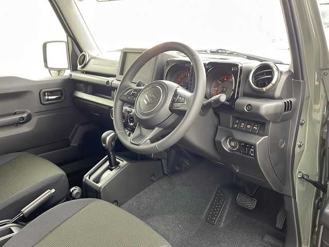 スズキ ジムニー XC 兵庫県 2025(令7)年 0.1千km ジャングルグリーン ・登録済未使用車/・デュアルセンサーブレーキサポート/・誤発進抑制機能/・車線逸脱警報機能/・ふらつき警報機能/・ハイビームアシスト/・先行車発進お知らせ機能/・標識認識機能/・エマージェンシーストップシグナル/・ヒルホールドコントロール/・ヒルディセントコントロール/・ＬＥＤヘッドランプ/・ヘッドランプウォッシャー/・オートライトシステム/・フロントマルチリフレクターハロゲンフォグランプ/・ヒーテッドドアミラー/・クルーズコントロール/・純正16インチアルミホイール/・前席シートヒーター/・プッシュスタート/・スマートキー