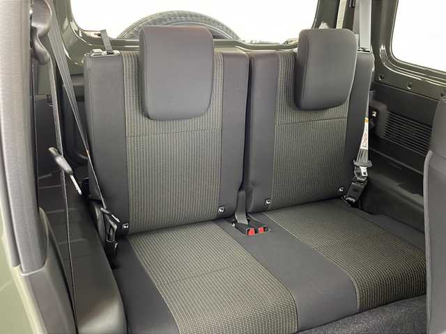 スズキ ジムニー XC 兵庫県 2025(令7)年 0.1千km ジャングルグリーン ・登録済未使用車/・デュアルセンサーブレーキサポート/・誤発進抑制機能/・車線逸脱警報機能/・ふらつき警報機能/・ハイビームアシスト/・先行車発進お知らせ機能/・標識認識機能/・エマージェンシーストップシグナル/・ヒルホールドコントロール/・ヒルディセントコントロール/・ＬＥＤヘッドランプ/・ヘッドランプウォッシャー/・オートライトシステム/・フロントマルチリフレクターハロゲンフォグランプ/・ヒーテッドドアミラー/・クルーズコントロール/・純正16インチアルミホイール/・前席シートヒーター/・プッシュスタート/・スマートキー