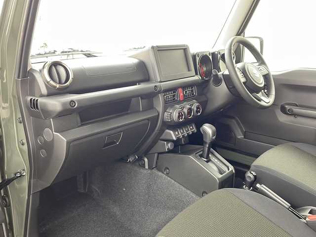 スズキ ジムニー XC 兵庫県 2025(令7)年 0.1千km ジャングルグリーン ・登録済未使用車/・デュアルセンサーブレーキサポート/・誤発進抑制機能/・車線逸脱警報機能/・ふらつき警報機能/・ハイビームアシスト/・先行車発進お知らせ機能/・標識認識機能/・エマージェンシーストップシグナル/・ヒルホールドコントロール/・ヒルディセントコントロール/・ＬＥＤヘッドランプ/・ヘッドランプウォッシャー/・オートライトシステム/・フロントマルチリフレクターハロゲンフォグランプ/・ヒーテッドドアミラー/・クルーズコントロール/・純正16インチアルミホイール/・前席シートヒーター/・プッシュスタート/・スマートキー