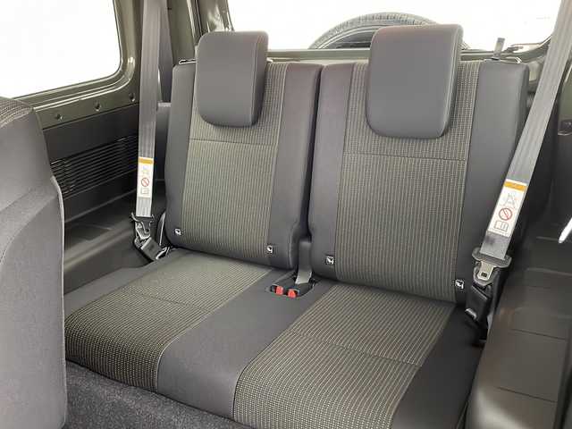 スズキ ジムニー XC 兵庫県 2025(令7)年 0.1千km ジャングルグリーン ・登録済未使用車/・デュアルセンサーブレーキサポート/・誤発進抑制機能/・車線逸脱警報機能/・ふらつき警報機能/・ハイビームアシスト/・先行車発進お知らせ機能/・標識認識機能/・エマージェンシーストップシグナル/・ヒルホールドコントロール/・ヒルディセントコントロール/・ＬＥＤヘッドランプ/・ヘッドランプウォッシャー/・オートライトシステム/・フロントマルチリフレクターハロゲンフォグランプ/・ヒーテッドドアミラー/・クルーズコントロール/・純正16インチアルミホイール/・前席シートヒーター/・プッシュスタート/・スマートキー