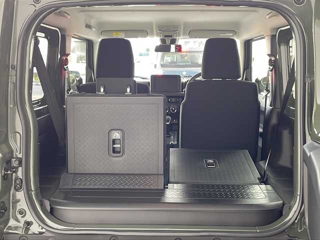 スズキ ジムニー XC 兵庫県 2025(令7)年 0.1千km ジャングルグリーン ・登録済未使用車/・デュアルセンサーブレーキサポート/・誤発進抑制機能/・車線逸脱警報機能/・ふらつき警報機能/・ハイビームアシスト/・先行車発進お知らせ機能/・標識認識機能/・エマージェンシーストップシグナル/・ヒルホールドコントロール/・ヒルディセントコントロール/・ＬＥＤヘッドランプ/・ヘッドランプウォッシャー/・オートライトシステム/・フロントマルチリフレクターハロゲンフォグランプ/・ヒーテッドドアミラー/・クルーズコントロール/・純正16インチアルミホイール/・前席シートヒーター/・プッシュスタート/・スマートキー