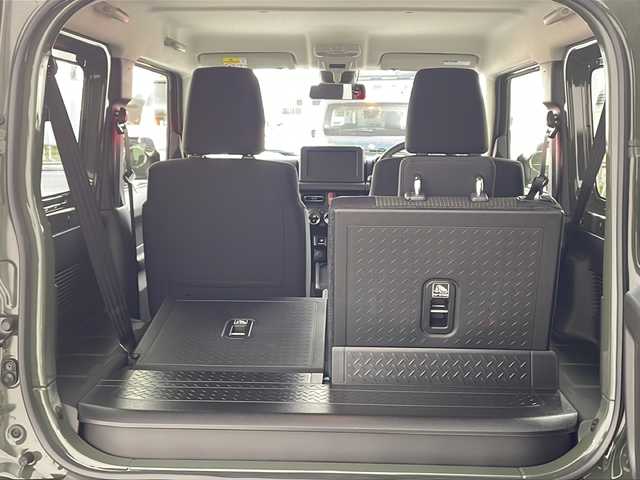 スズキ ジムニー XC 兵庫県 2025(令7)年 0.1千km ジャングルグリーン ・登録済未使用車/・デュアルセンサーブレーキサポート/・誤発進抑制機能/・車線逸脱警報機能/・ふらつき警報機能/・ハイビームアシスト/・先行車発進お知らせ機能/・標識認識機能/・エマージェンシーストップシグナル/・ヒルホールドコントロール/・ヒルディセントコントロール/・ＬＥＤヘッドランプ/・ヘッドランプウォッシャー/・オートライトシステム/・フロントマルチリフレクターハロゲンフォグランプ/・ヒーテッドドアミラー/・クルーズコントロール/・純正16インチアルミホイール/・前席シートヒーター/・プッシュスタート/・スマートキー