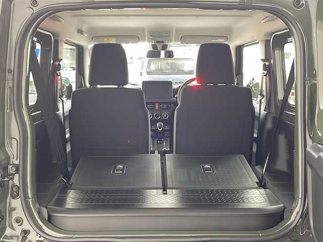 スズキ ジムニー XC 兵庫県 2025(令7)年 0.1千km ジャングルグリーン ・登録済未使用車/・デュアルセンサーブレーキサポート/・誤発進抑制機能/・車線逸脱警報機能/・ふらつき警報機能/・ハイビームアシスト/・先行車発進お知らせ機能/・標識認識機能/・エマージェンシーストップシグナル/・ヒルホールドコントロール/・ヒルディセントコントロール/・ＬＥＤヘッドランプ/・ヘッドランプウォッシャー/・オートライトシステム/・フロントマルチリフレクターハロゲンフォグランプ/・ヒーテッドドアミラー/・クルーズコントロール/・純正16インチアルミホイール/・前席シートヒーター/・プッシュスタート/・スマートキー