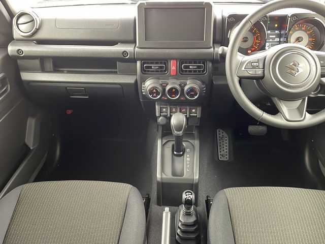 スズキ ジムニー XC 兵庫県 2025(令7)年 0.1千km ジャングルグリーン ・登録済未使用車/・デュアルセンサーブレーキサポート/・誤発進抑制機能/・車線逸脱警報機能/・ふらつき警報機能/・ハイビームアシスト/・先行車発進お知らせ機能/・標識認識機能/・エマージェンシーストップシグナル/・ヒルホールドコントロール/・ヒルディセントコントロール/・ＬＥＤヘッドランプ/・ヘッドランプウォッシャー/・オートライトシステム/・フロントマルチリフレクターハロゲンフォグランプ/・ヒーテッドドアミラー/・クルーズコントロール/・純正16インチアルミホイール/・前席シートヒーター/・プッシュスタート/・スマートキー