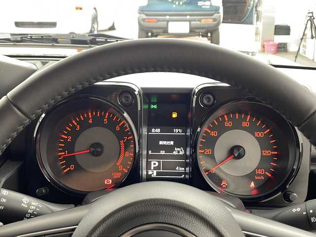 スズキ ジムニー XC 兵庫県 2025(令7)年 0.1千km ジャングルグリーン ・登録済未使用車/・デュアルセンサーブレーキサポート/・誤発進抑制機能/・車線逸脱警報機能/・ふらつき警報機能/・ハイビームアシスト/・先行車発進お知らせ機能/・標識認識機能/・エマージェンシーストップシグナル/・ヒルホールドコントロール/・ヒルディセントコントロール/・ＬＥＤヘッドランプ/・ヘッドランプウォッシャー/・オートライトシステム/・フロントマルチリフレクターハロゲンフォグランプ/・ヒーテッドドアミラー/・クルーズコントロール/・純正16インチアルミホイール/・前席シートヒーター/・プッシュスタート/・スマートキー