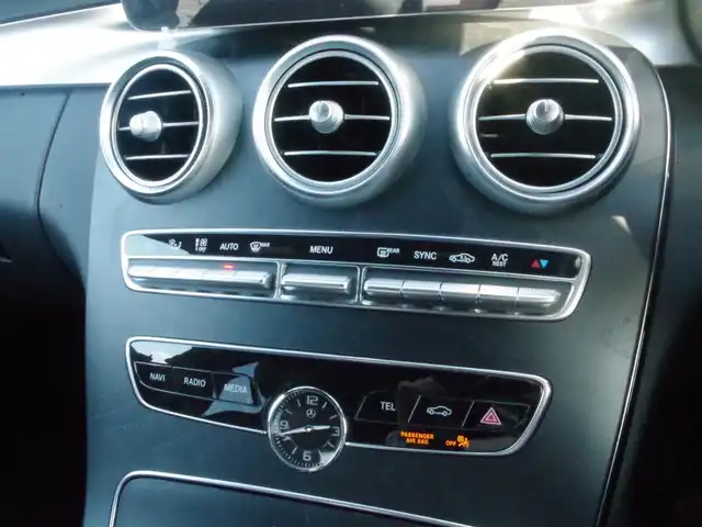 メルセデス・ベンツ Ｃ２００ 4マチック AVG AMGライン 岩手県 2019(平31)年 6万km ダイヤモンドホワイト アクティブブレーキアシスト/レーンチェンジアシスト/ブラインドスポット/アテンションアシスト/純正HDDナビ/フルセグTV/バックカメラ/DSRC/黒革シート/パワーシート/シートヒーター/エアサス/マルチビームLED