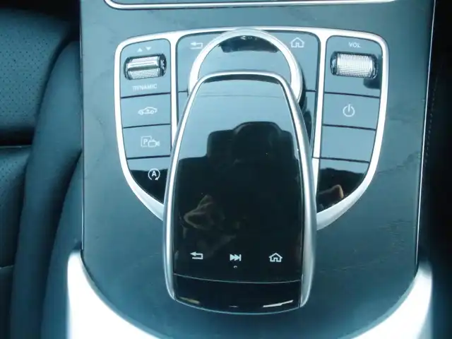 メルセデス・ベンツ Ｃ２００ 4マチック AVG AMGライン 岩手県 2019(平31)年 6万km ダイヤモンドホワイト アクティブブレーキアシスト/レーンチェンジアシスト/ブラインドスポット/アテンションアシスト/純正HDDナビ/フルセグTV/バックカメラ/DSRC/黒革シート/パワーシート/シートヒーター/エアサス/マルチビームLED