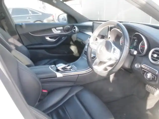 メルセデス・ベンツ Ｃ２００ 4マチック AVG AMGライン 岩手県 2019(平31)年 6万km ダイヤモンドホワイト アクティブブレーキアシスト/レーンチェンジアシスト/ブラインドスポット/アテンションアシスト/純正HDDナビ/フルセグTV/バックカメラ/DSRC/黒革シート/パワーシート/シートヒーター/エアサス/マルチビームLED