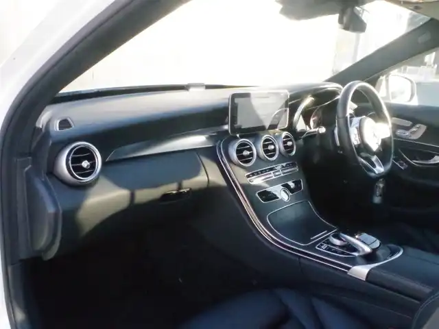 メルセデス・ベンツ Ｃ２００ 4マチック AVG AMGライン 岩手県 2019(平31)年 6万km ダイヤモンドホワイト アクティブブレーキアシスト/レーンチェンジアシスト/ブラインドスポット/アテンションアシスト/純正HDDナビ/フルセグTV/バックカメラ/DSRC/黒革シート/パワーシート/シートヒーター/エアサス/マルチビームLED