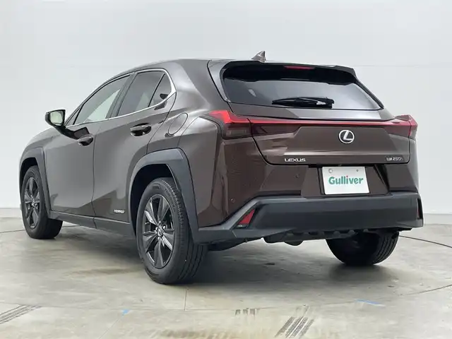 レクサス ＵＸ 250h バージョンC 岡山県 2020(令2)年 2.9万km アンバークリスタルシャイン 純正１０．２５インチナビ/（CD/DVD/フルセグ/AUX/USB）/バックカメラ/サンルーフ/レーダークルーズコントロール/ステアリングヒーター/合皮シート/パワーシート（運転席/助手席）/シートヒーター（運転席/助手席）/ビルトインＥＴＣ２．０/純正ドライブレコーダー（前/後）/コーナーセンサー（前/後）/踏み間違い防止/衝突軽減ブレーキ/ブラインドスポットモニター/レーンキープアシスト/LEDヘッドライト/オートライト/オートハイビーム/オートブレーキホールド/ワイヤレス充電/純正17インチAW/純正フロアマット/スマートキー×3