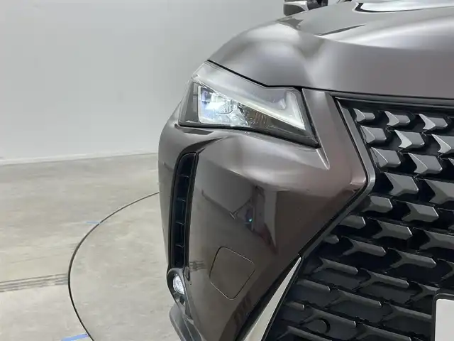 レクサス ＵＸ 250h バージョンC 岡山県 2020(令2)年 2.9万km アンバークリスタルシャイン 純正１０．２５インチナビ/（CD/DVD/フルセグ/AUX/USB）/バックカメラ/サンルーフ/レーダークルーズコントロール/ステアリングヒーター/合皮シート/パワーシート（運転席/助手席）/シートヒーター（運転席/助手席）/ビルトインＥＴＣ２．０/純正ドライブレコーダー（前/後）/コーナーセンサー（前/後）/踏み間違い防止/衝突軽減ブレーキ/ブラインドスポットモニター/レーンキープアシスト/LEDヘッドライト/オートライト/オートハイビーム/オートブレーキホールド/ワイヤレス充電/純正17インチAW/純正フロアマット/スマートキー×3