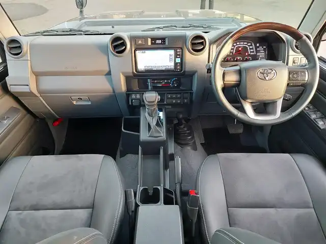 トヨタ ランドクルーザー AX 東京都 2024(令6)年 0.7万km アティチュードブラックマイカ 社外メモリナビ/フルセグTV/バックカメラ/ドライブレコーダー/ハーフレザーシート/電動デフロック/LEDヘッドライト/Toyota Safety Sense/・プリクラッシュセーフティ/・レーンディパーチャーアラート/・オートマチックハイビーム/クルーズコントロール