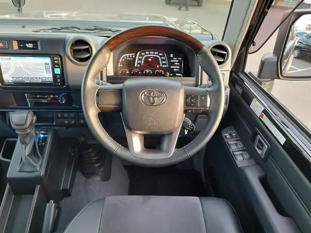 トヨタ ランドクルーザー AX 東京都 2024(令6)年 0.7万km アティチュードブラックマイカ 社外メモリナビ/フルセグTV/バックカメラ/ドライブレコーダー/ハーフレザーシート/電動デフロック/LEDヘッドライト/Toyota Safety Sense/・プリクラッシュセーフティ/・レーンディパーチャーアラート/・オートマチックハイビーム/クルーズコントロール