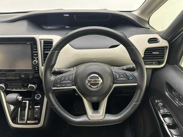 日産 セレナ ライダー オーテック 30th 兵庫県 2017(平29)年 9.1万km ブリリアントホワイトパール 純正9インチナビ（FM/AM・CD/DVD・BT・フルセグ）/バックカメラ/全方位カメラ/両側パワースライドドア/プロパイロット/ETC/デジタルインナーミラー/フリップダウンモニター/純正AW16インチ/純正フロアマット/プッシュスタート/スマートキー2本/シートヒーター（D/N席）/革シート/革巻きステアリング/電動パーキング/オートブレーキホールド/チャイルドシート対応/自動駐車システム/オートライト/LEDヘッドランプ/フォグランプ/電動格納ミラー/ウインカーミラー/ドアバイザー