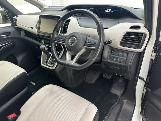 日産 セレナ ライダー オーテック 30th 兵庫県 2017(平29)年 9.1万km ブリリアントホワイトパール 純正9インチナビ（FM/AM・CD/DVD・BT・フルセグ）/バックカメラ/全方位カメラ/両側パワースライドドア/プロパイロット/ETC/デジタルインナーミラー/フリップダウンモニター/純正AW16インチ/純正フロアマット/プッシュスタート/スマートキー2本/シートヒーター（D/N席）/革シート/革巻きステアリング/電動パーキング/オートブレーキホールド/チャイルドシート対応/自動駐車システム/オートライト/LEDヘッドランプ/フォグランプ/電動格納ミラー/ウインカーミラー/ドアバイザー