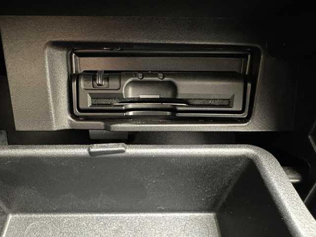 日産 セレナ ライダー オーテック 30th 兵庫県 2017(平29)年 9.1万km ブリリアントホワイトパール 純正9インチナビ（FM/AM・CD/DVD・BT・フルセグ）/バックカメラ/全方位カメラ/両側パワースライドドア/プロパイロット/ETC/デジタルインナーミラー/フリップダウンモニター/純正AW16インチ/純正フロアマット/プッシュスタート/スマートキー2本/シートヒーター（D/N席）/革シート/革巻きステアリング/電動パーキング/オートブレーキホールド/チャイルドシート対応/自動駐車システム/オートライト/LEDヘッドランプ/フォグランプ/電動格納ミラー/ウインカーミラー/ドアバイザー