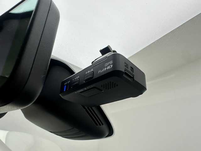 日産 セレナ ライダー オーテック 30th 兵庫県 2017(平29)年 9.1万km ブリリアントホワイトパール 純正9インチナビ（FM/AM・CD/DVD・BT・フルセグ）/バックカメラ/全方位カメラ/両側パワースライドドア/プロパイロット/ETC/デジタルインナーミラー/フリップダウンモニター/純正AW16インチ/純正フロアマット/プッシュスタート/スマートキー2本/シートヒーター（D/N席）/革シート/革巻きステアリング/電動パーキング/オートブレーキホールド/チャイルドシート対応/自動駐車システム/オートライト/LEDヘッドランプ/フォグランプ/電動格納ミラー/ウインカーミラー/ドアバイザー