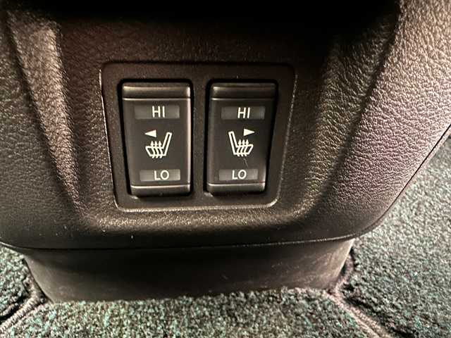 日産 セレナ ライダー オーテック 30th 兵庫県 2017(平29)年 9.1万km ブリリアントホワイトパール 純正9インチナビ（FM/AM・CD/DVD・BT・フルセグ）/バックカメラ/全方位カメラ/両側パワースライドドア/プロパイロット/ETC/デジタルインナーミラー/フリップダウンモニター/純正AW16インチ/純正フロアマット/プッシュスタート/スマートキー2本/シートヒーター（D/N席）/革シート/革巻きステアリング/電動パーキング/オートブレーキホールド/チャイルドシート対応/自動駐車システム/オートライト/LEDヘッドランプ/フォグランプ/電動格納ミラー/ウインカーミラー/ドアバイザー