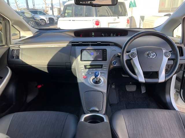 トヨタ プリウス G 青森県 2013(平25)年 8.3万km ホワイトパールクリスタルシャイン ワンオーナー/純正ナビ（フルセグ）/ＥＴＣ/ハーフレザーシート/クルーズコントロール/スペアキー/スタッドレスタイヤ積込