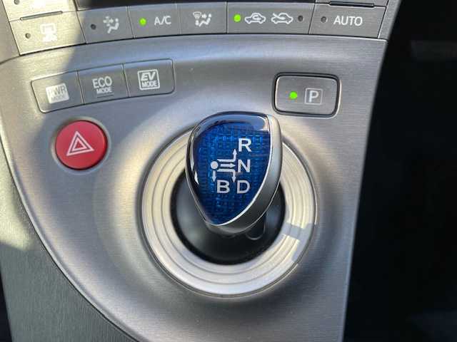 トヨタ プリウス G 青森県 2013(平25)年 8.3万km ホワイトパールクリスタルシャイン ワンオーナー/純正ナビ（フルセグ）/ＥＴＣ/ハーフレザーシート/クルーズコントロール/スペアキー/スタッドレスタイヤ積込