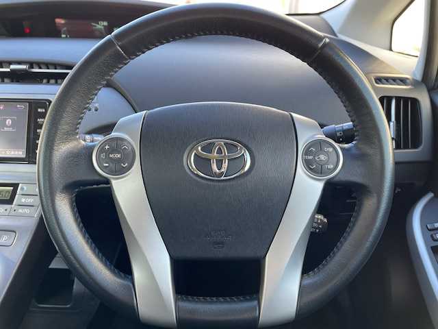 トヨタ プリウス G 青森県 2013(平25)年 8.3万km ホワイトパールクリスタルシャイン ワンオーナー/純正ナビ（フルセグ）/ＥＴＣ/ハーフレザーシート/クルーズコントロール/スペアキー/スタッドレスタイヤ積込