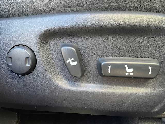 トヨタ プリウス G 青森県 2013(平25)年 8.3万km ホワイトパールクリスタルシャイン ワンオーナー/純正ナビ（フルセグ）/ＥＴＣ/ハーフレザーシート/クルーズコントロール/スペアキー/スタッドレスタイヤ積込