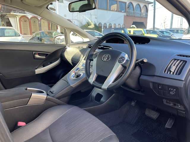 トヨタ プリウス G 青森県 2013(平25)年 8.3万km ホワイトパールクリスタルシャイン ワンオーナー/純正ナビ（フルセグ）/ＥＴＣ/ハーフレザーシート/クルーズコントロール/スペアキー/スタッドレスタイヤ積込