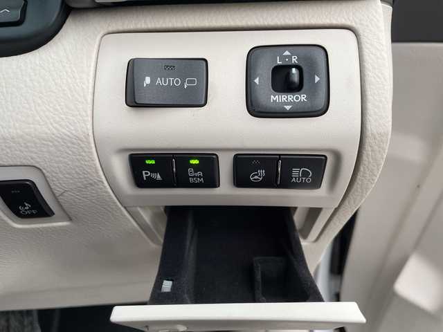 レクサス ＬＳ 600h バージョンC 秋田県 2013(平25)年 8.8万km ホワイトパールクリスタルシャイン サンルーフ /追従クルコン/プリクラッシュセーフティ/ブラインドスポットモニター/革シート /純正ナビ/（フルセグTV　Bluetooth CD DVD）　/バックカメラ　/前後ソナー　/前席メモリ付パワーシート　/シートベンチレーション/ヒーター　/電動リアゲート　/ETC