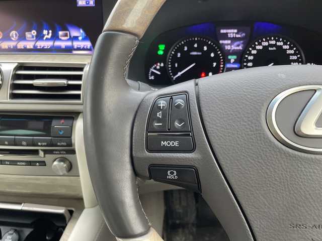 レクサス ＬＳ 600h バージョンC 秋田県 2013(平25)年 8.8万km ホワイトパールクリスタルシャイン サンルーフ /追従クルコン/プリクラッシュセーフティ/ブラインドスポットモニター/革シート /純正ナビ/（フルセグTV　Bluetooth CD DVD）　/バックカメラ　/前後ソナー　/前席メモリ付パワーシート　/シートベンチレーション/ヒーター　/電動リアゲート　/ETC