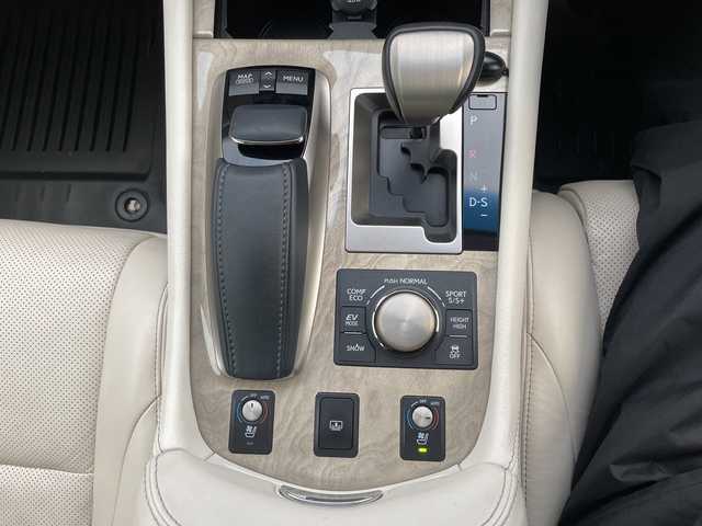 レクサス ＬＳ 600h バージョンC 秋田県 2013(平25)年 8.8万km ホワイトパールクリスタルシャイン サンルーフ /追従クルコン/プリクラッシュセーフティ/ブラインドスポットモニター/革シート /純正ナビ/（フルセグTV　Bluetooth CD DVD）　/バックカメラ　/前後ソナー　/前席メモリ付パワーシート　/シートベンチレーション/ヒーター　/電動リアゲート　/ETC