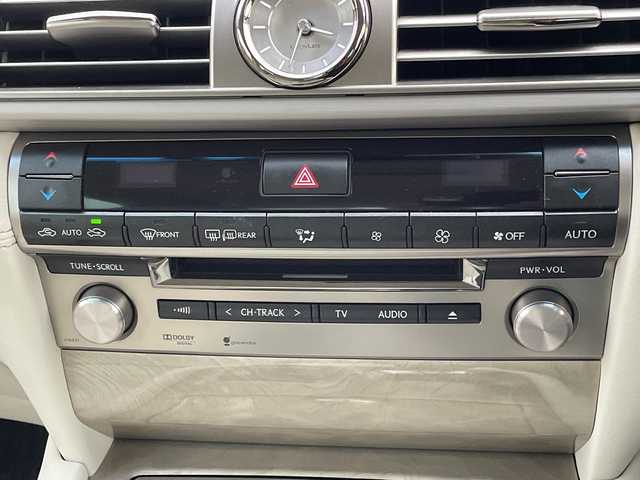 レクサス ＬＳ 600h バージョンC 秋田県 2013(平25)年 8.8万km ホワイトパールクリスタルシャイン サンルーフ /追従クルコン/プリクラッシュセーフティ/ブラインドスポットモニター/革シート /純正ナビ/（フルセグTV　Bluetooth CD DVD）　/バックカメラ　/前後ソナー　/前席メモリ付パワーシート　/シートベンチレーション/ヒーター　/電動リアゲート　/ETC