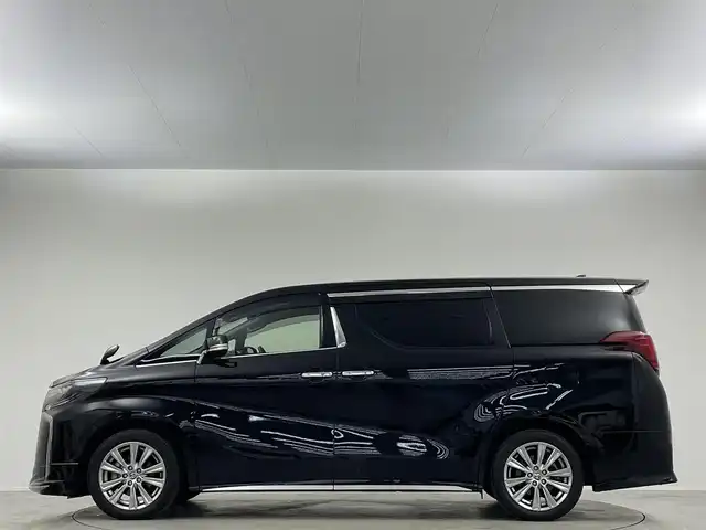 トヨタ アルファード S タイプゴールドⅢ 埼玉県 2022(令4)年 2.1万km ブラック サンルーフ　モデリスタ　後席モニター　ＢＳＭ　ワイヤレス充電　デジタルインナーミラー　両側パワースライドドア　オットマン　純正８型ナビ　バックカメラ　ＤＶＤ　ドライブレコーダー　ＥＴＣ　三眼