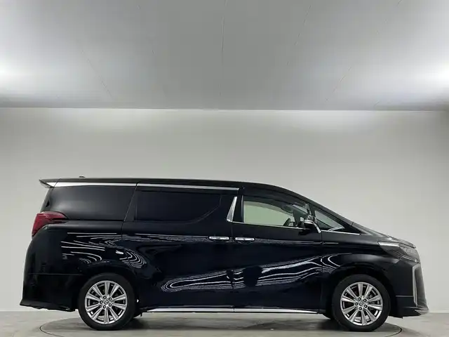 トヨタ アルファード S タイプゴールドⅢ 埼玉県 2022(令4)年 2.1万km ブラック サンルーフ　モデリスタ　後席モニター　ＢＳＭ　ワイヤレス充電　デジタルインナーミラー　両側パワースライドドア　オットマン　純正８型ナビ　バックカメラ　ＤＶＤ　ドライブレコーダー　ＥＴＣ　三眼