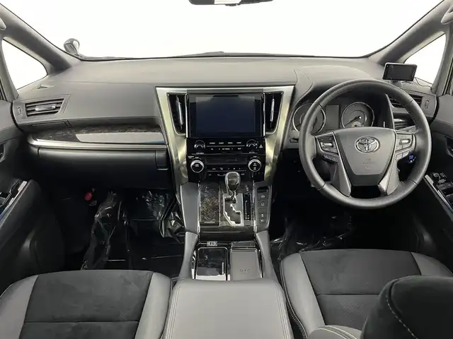 トヨタ アルファード S タイプゴールドⅢ 埼玉県 2022(令4)年 2.1万km ブラック サンルーフ　モデリスタ　後席モニター　ＢＳＭ　ワイヤレス充電　デジタルインナーミラー　両側パワースライドドア　オットマン　純正８型ナビ　バックカメラ　ＤＶＤ　ドライブレコーダー　ＥＴＣ　三眼