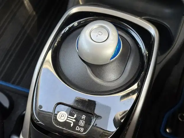 日産 ノート e－パワー X 滋賀県 2018(平30)年 6万km ブリリアントホワイトパール 純正SDナビ/・フルセグTV/・AM FM/・CD DVD/・SD録音機能/衝突軽減ブレーキ/車線逸脱警報/ステアリングリモコン/プッシュスタート/スマートキー/ETC/オートヘッドライト