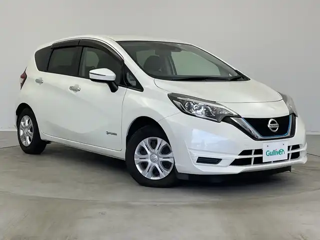 日産 ノート e－パワー X 新潟県 2018(平30)年 6万km ブリリアントホワイトパール 純正SDナビ/・フルセグTV/・AM FM/・CD DVD/・SD録音機能/衝突軽減ブレーキ/車線逸脱警報/ステアリングリモコン/プッシュスタート/スマートキー/ETC/オートヘッドライト